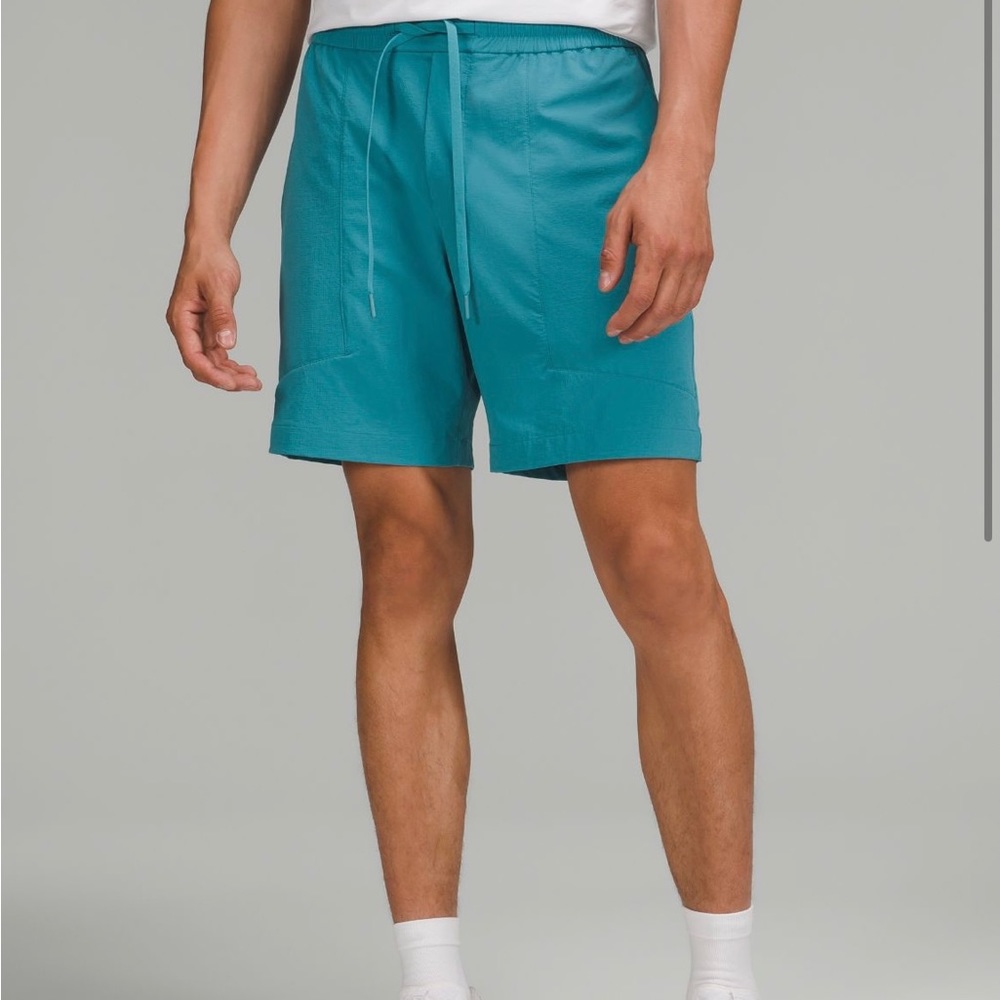Men’s lululemon bowline shorts 8”